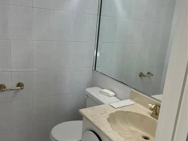 17570 Atlantic Blvd # 212, Sunny Isles Beach FL 33160