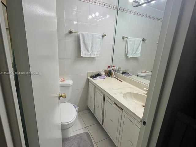 17570 Atlantic Blvd # 212, Sunny Isles Beach FL 33160