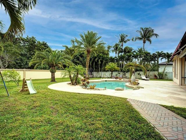 4830 Tropicana Ave, Cooper City FL 33330