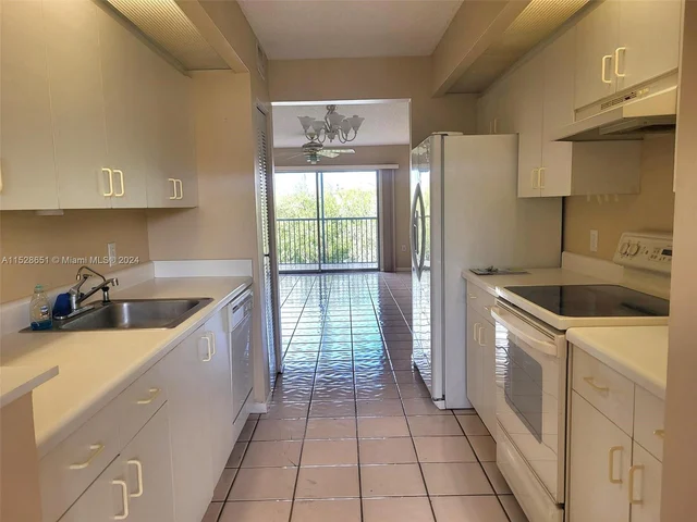 13705 SW 12th St # 304B, Pembroke Pines FL 33027