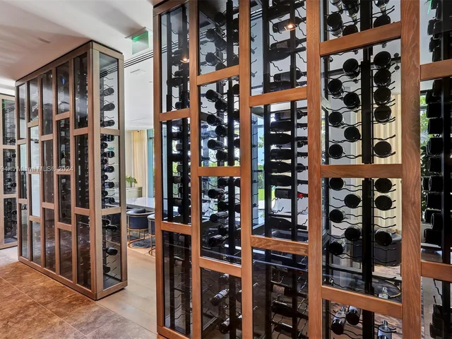 480 NE 31 # 2806, Miami FL 33137