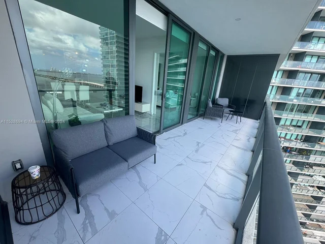 480 NE 31 # 2806, Miami FL 33137