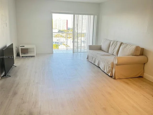 400 Kings Point Dr # 1416, Sunny Isles Beach FL 33160