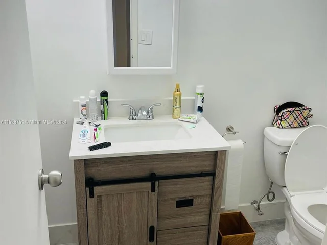 800 Parkview Dr # 511, Hallandale Beach FL 33009