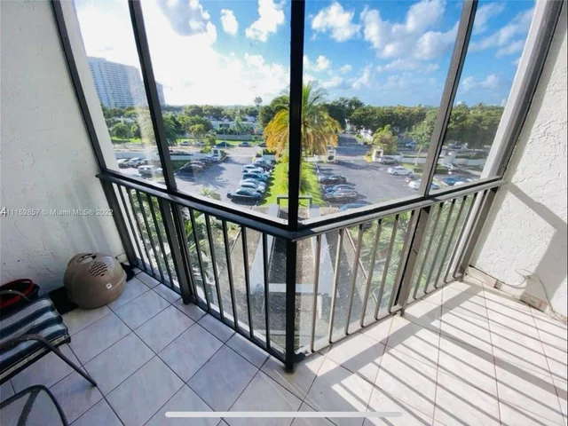 800 Parkview Dr # 511, Hallandale Beach FL 33009