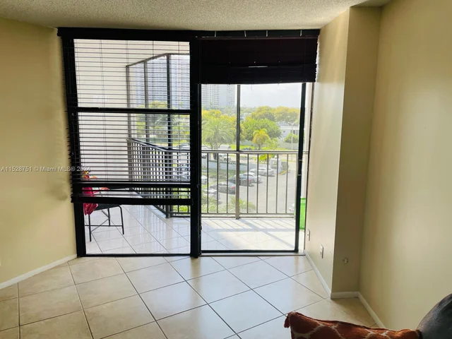 800 Parkview Dr # 511, Hallandale Beach FL 33009