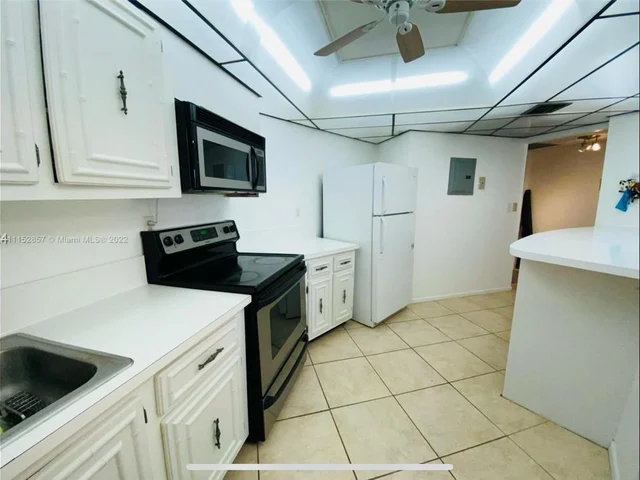 800 Parkview Dr # 511, Hallandale Beach FL 33009