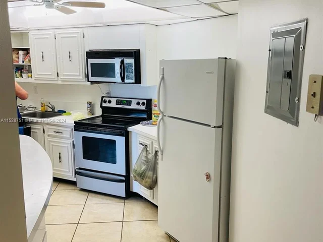 800 Parkview Dr # 511, Hallandale Beach FL 33009