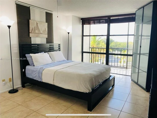 800 Parkview Dr # 511, Hallandale Beach FL 33009