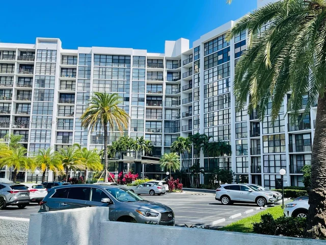 800 Parkview Dr # 511, Hallandale Beach FL 33009