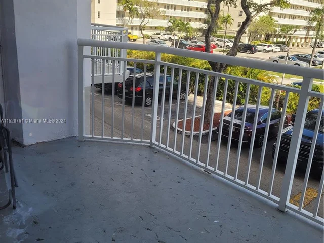 18031 Biscayne Blvd # 201, Aventura FL 33160