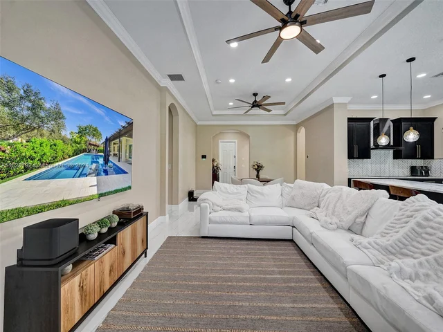 6435 SW 55th Pl, Davie FL 33314