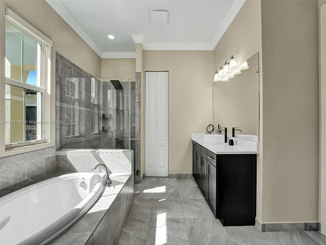 6435 SW 55th Pl, Davie FL 33314