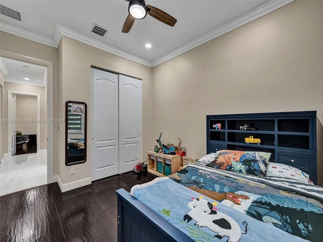 6435 SW 55th Pl, Davie FL 33314