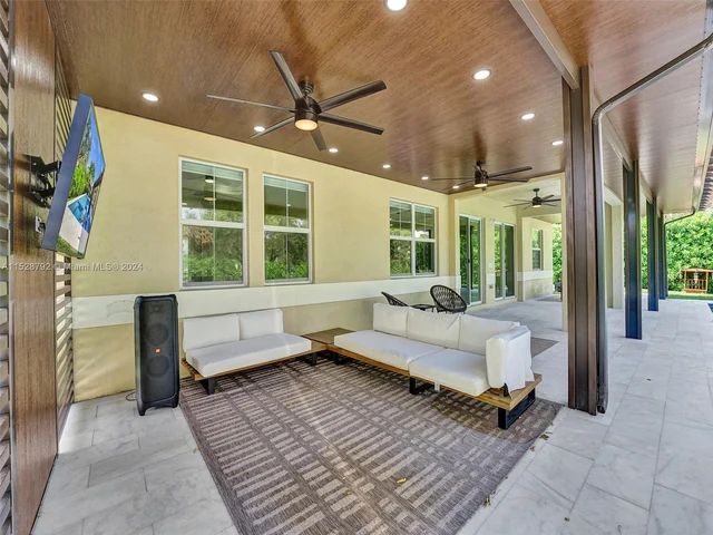 6435 SW 55th Pl, Davie FL 33314