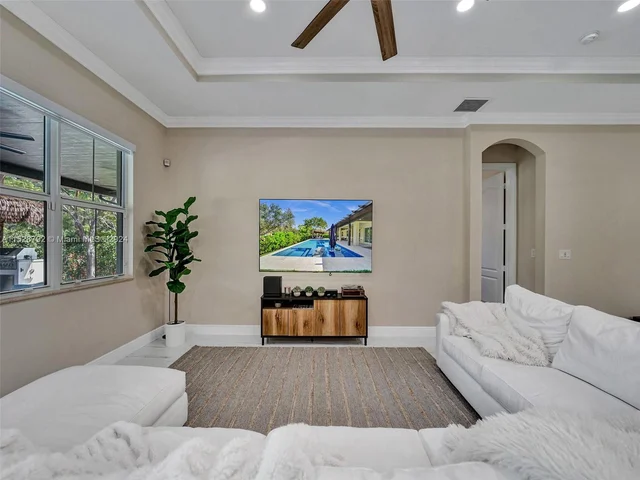 6435 SW 55th Pl, Davie FL 33314