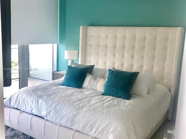 488 NE 18th St # 2900, Miami FL 33132