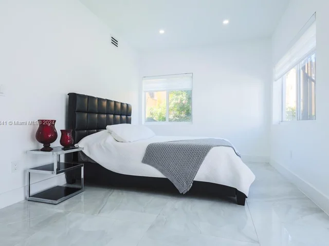 1605 NW 8th Ter # 0, Miami FL 33125