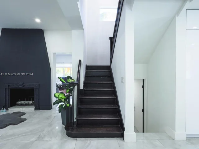 1605 NW 8th Ter # 0, Miami FL 33125