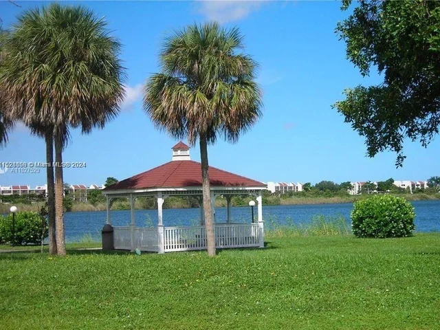 2861 N Oakland Forest Dr # 303, Oakland Park FL 33309