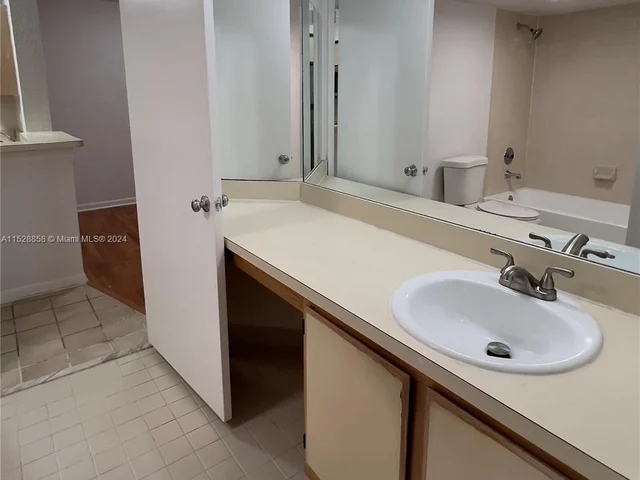 2861 N Oakland Forest Dr # 303, Oakland Park FL 33309