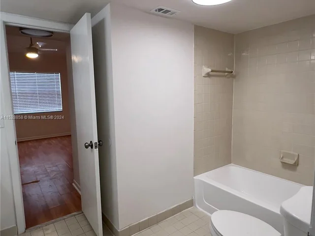 2861 N Oakland Forest Dr # 303, Oakland Park FL 33309