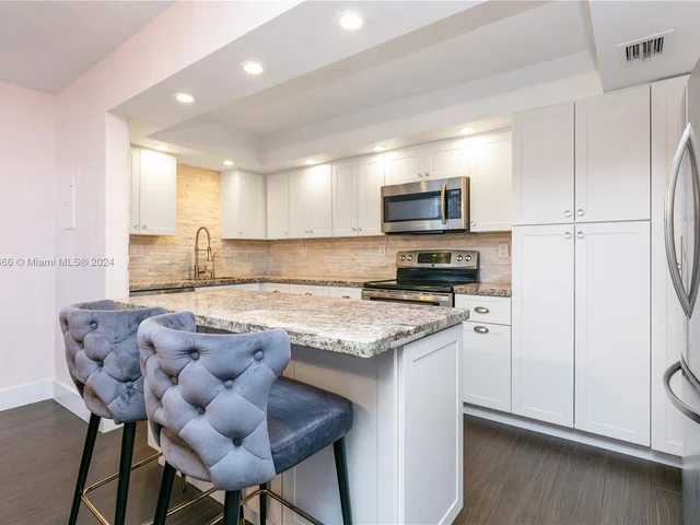 20291 NE 30th Ave # 10, Aventura FL 33180