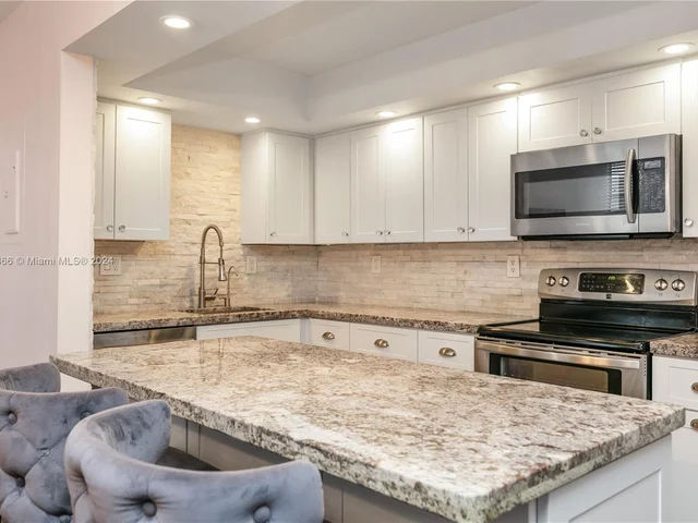 20291 NE 30th Ave # 10, Aventura FL 33180