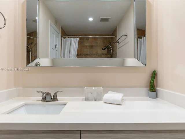 20291 NE 30th Ave # 10, Aventura FL 33180