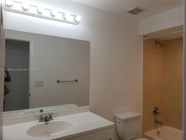 468 NE 206th Ln # 211, Miami FL 33179