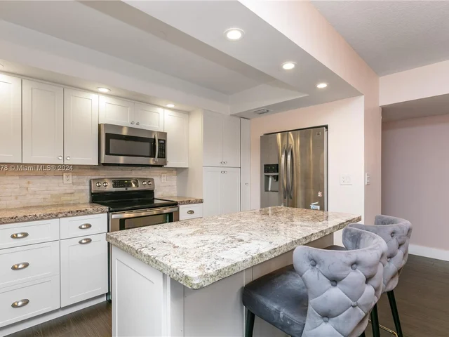 20291 NE 30th Ave # 10, Aventura FL 33180