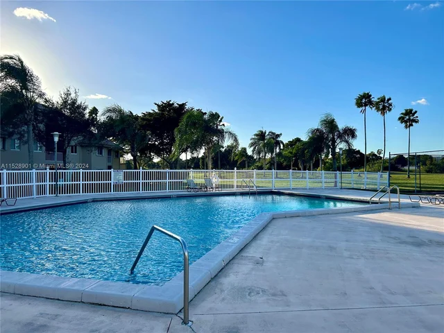 16091 Blatt Blvd # 412, Weston FL 33326