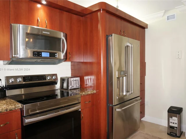 2750 NE 183rd St # 2303, Aventura FL 33160