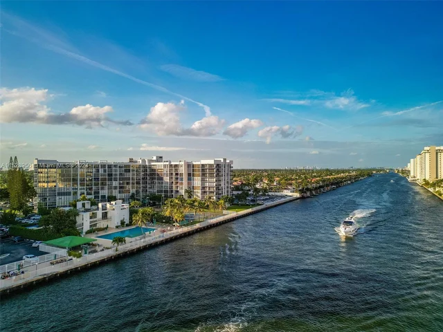 1000 Parkview Dr # 607, Hallandale Beach FL 33009