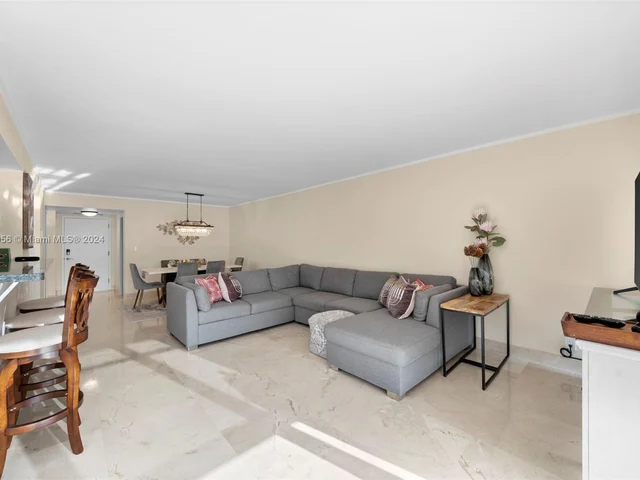 1000 Parkview Dr # 607, Hallandale Beach FL 33009