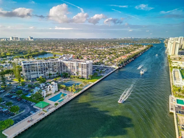 1000 Parkview Dr # 607, Hallandale Beach FL 33009