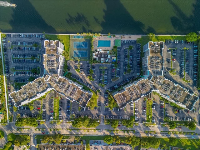 1000 Parkview Dr # 607, Hallandale Beach FL 33009