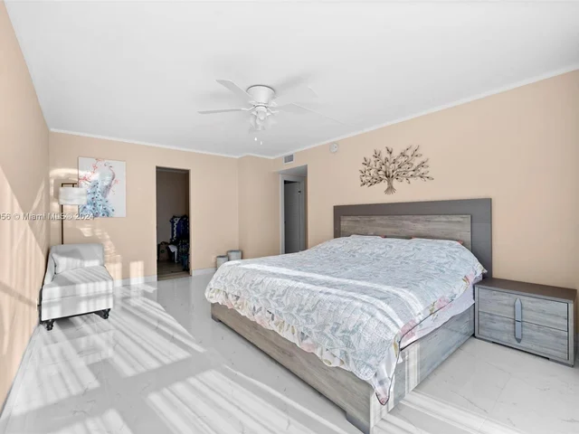 1000 Parkview Dr # 607, Hallandale Beach FL 33009