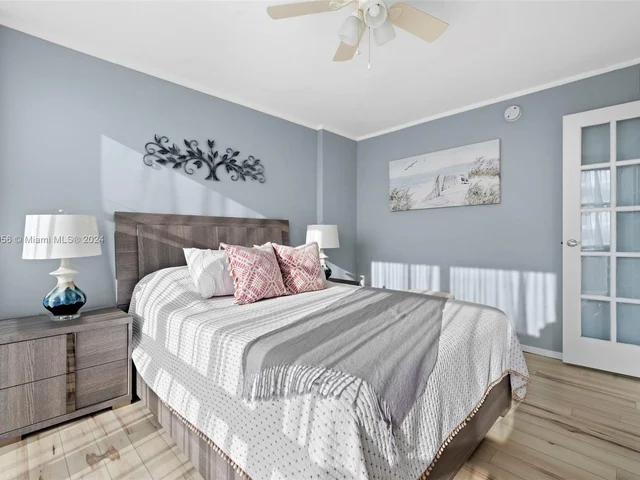 1000 Parkview Dr # 607, Hallandale Beach FL 33009