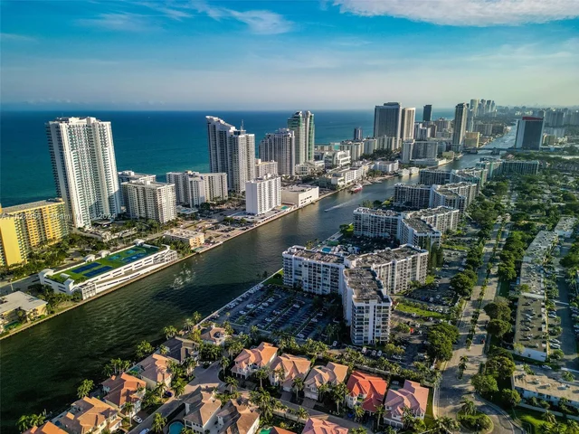 1000 Parkview Dr # 607, Hallandale Beach FL 33009