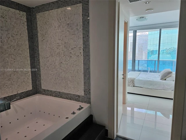 200 Biscayne Boulevard Way # 4809, Miami FL 33131