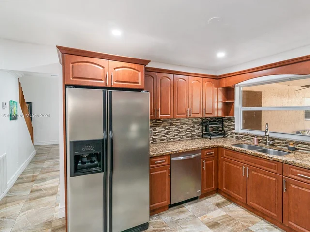 6333 NW 180th Ter, Hialeah FL 33015