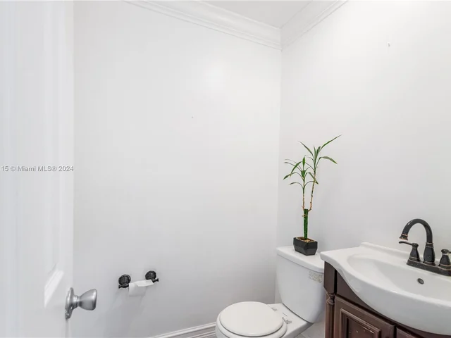 6333 NW 180th Ter, Hialeah FL 33015