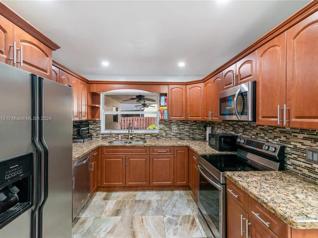 6333 NW 180th Ter, Hialeah FL 33015