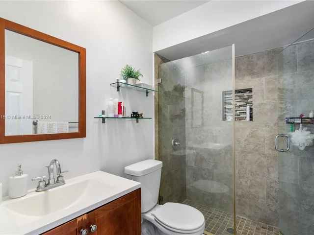 6333 NW 180th Ter, Hialeah FL 33015