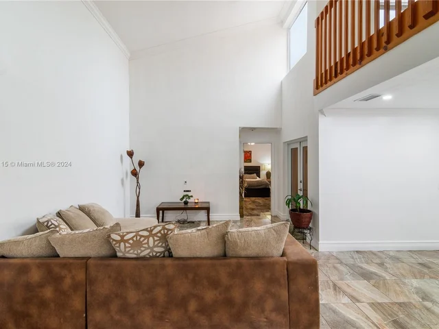 6333 NW 180th Ter, Hialeah FL 33015