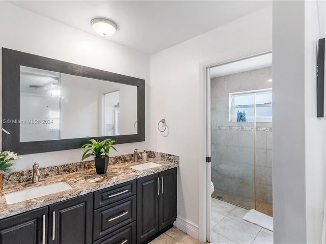 6333 NW 180th Ter, Hialeah FL 33015