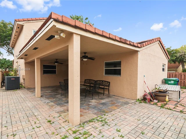 6333 NW 180th Ter, Hialeah FL 33015