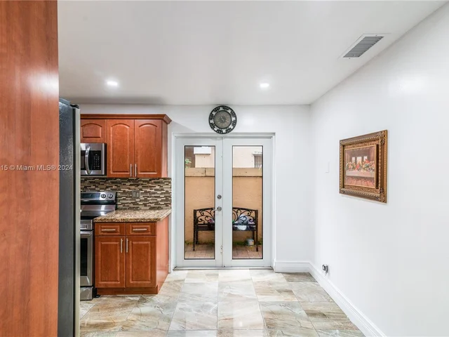 6333 NW 180th Ter, Hialeah FL 33015