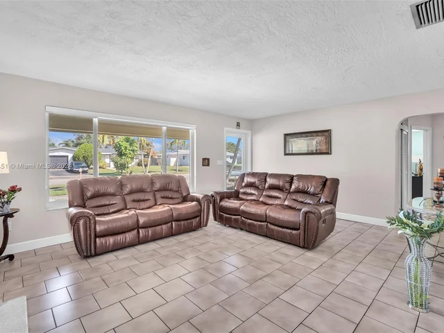 11040 NW 21st St, Pembroke Pines FL 33026